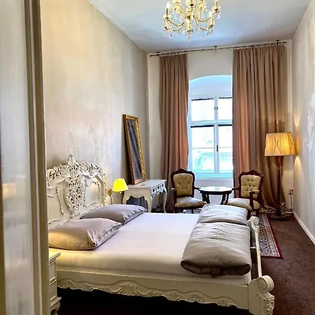 Csaky Palace شقة *