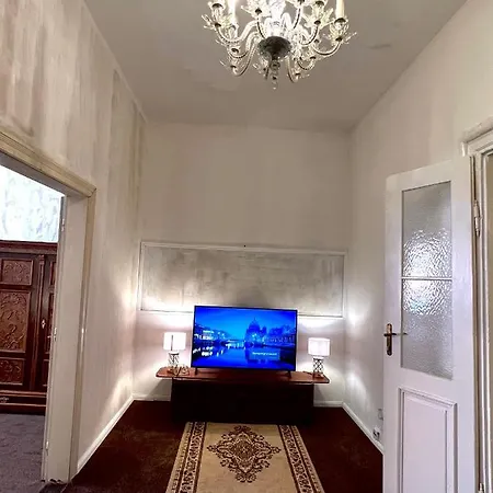 Csaky Palace * ברטיסלאבה